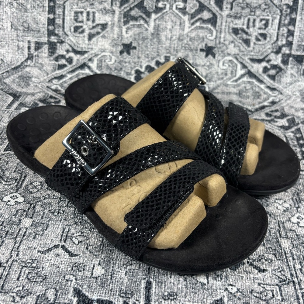 Vionic Sandals Women’s Size 8 Black Snakeskin Straps